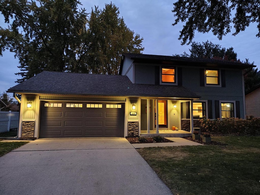 Photo of 1305 Meadow LANE, Onalaska, WI 54650 (MLS # 1986480)