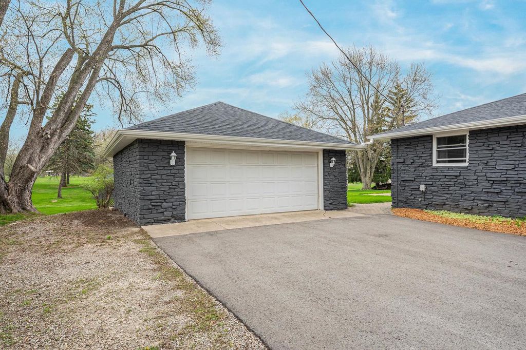 Photo of 1034 S Ridge LANE, Appleton, WI 54914 (MLS # 50324490)