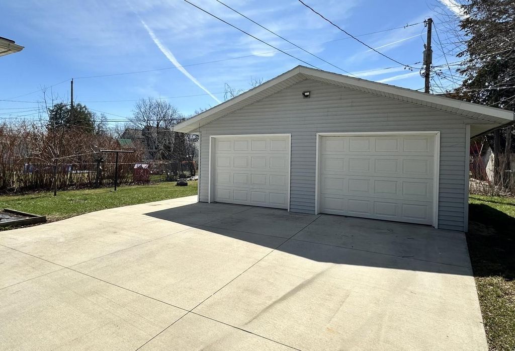 Photo of 16 E 11th STREET, Fond Du Lac, WI 54935 (MLS # 50323495)