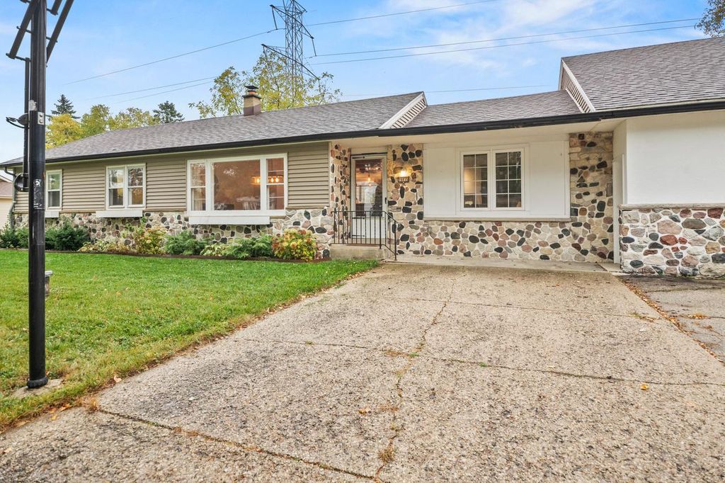 Photo of 16835 W Roosevelt AVENUE, New Berlin, WI 53151 (MLS # 1937833)