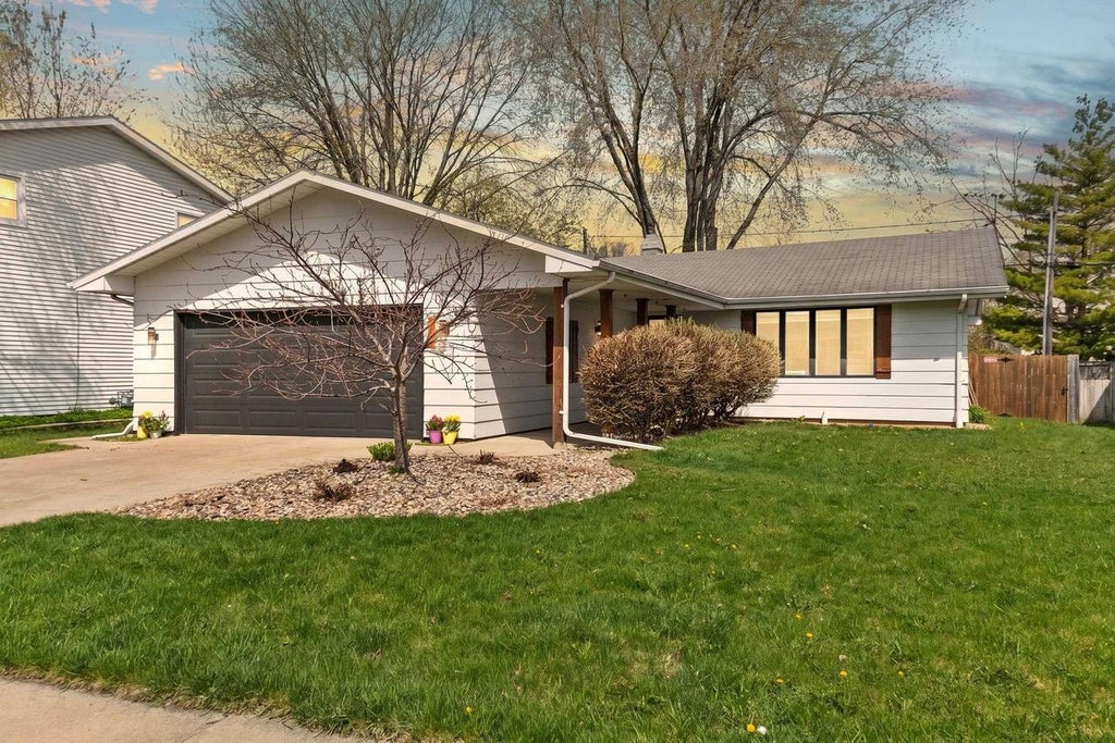 Photo of 546 E Coolidge AVENUE, Appleton, WI 54915 (MLS # 50331668)