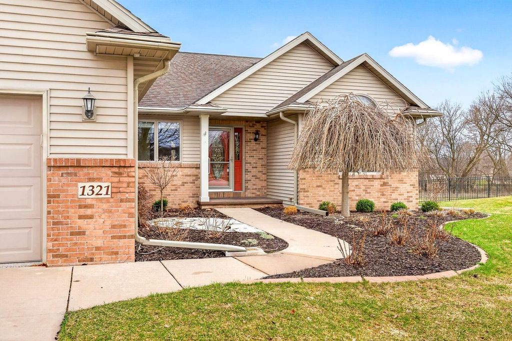 Photo of 1321 Shooting Star DRIVE, Neenah, WI 54956 (MLS # 50323557)