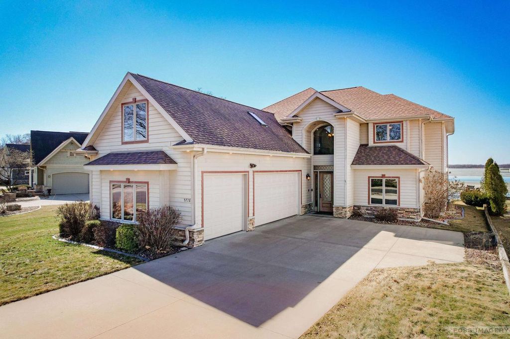 Photo of 5728 Lake Edge ROAD, Mcfarland, WI 53558 (MLS # 2018541)