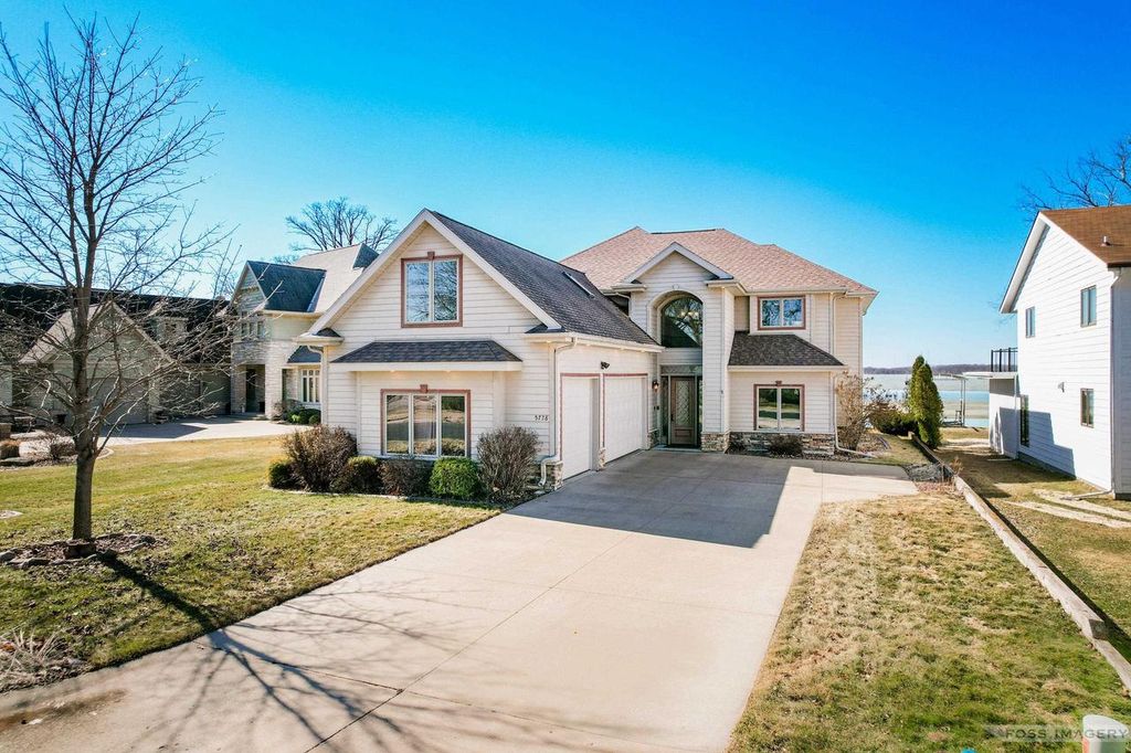 Photo of 5728 Lake Edge ROAD, Mcfarland, WI 53558 (MLS # 2018541)