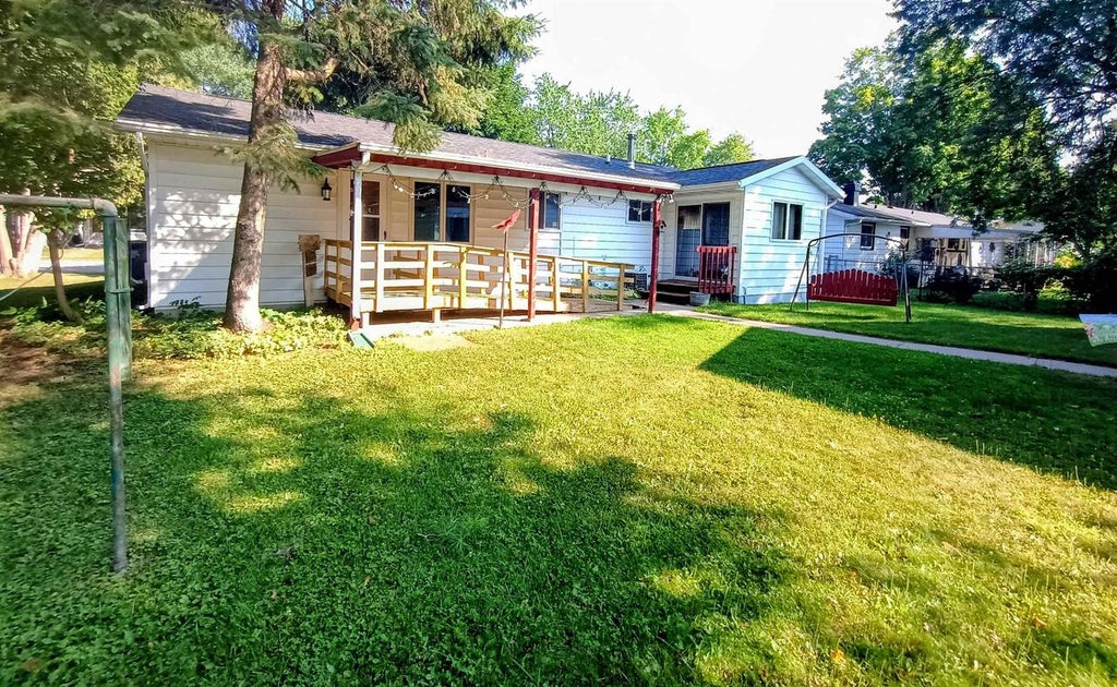 Photo of 135 Robert STREET, Clintonville, WI 54929 (MLS # 50333892)