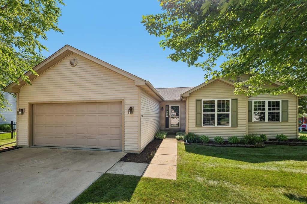 Photo of 1109 Hickory LANE, Watertown, WI 53094 (MLS # 2027644)