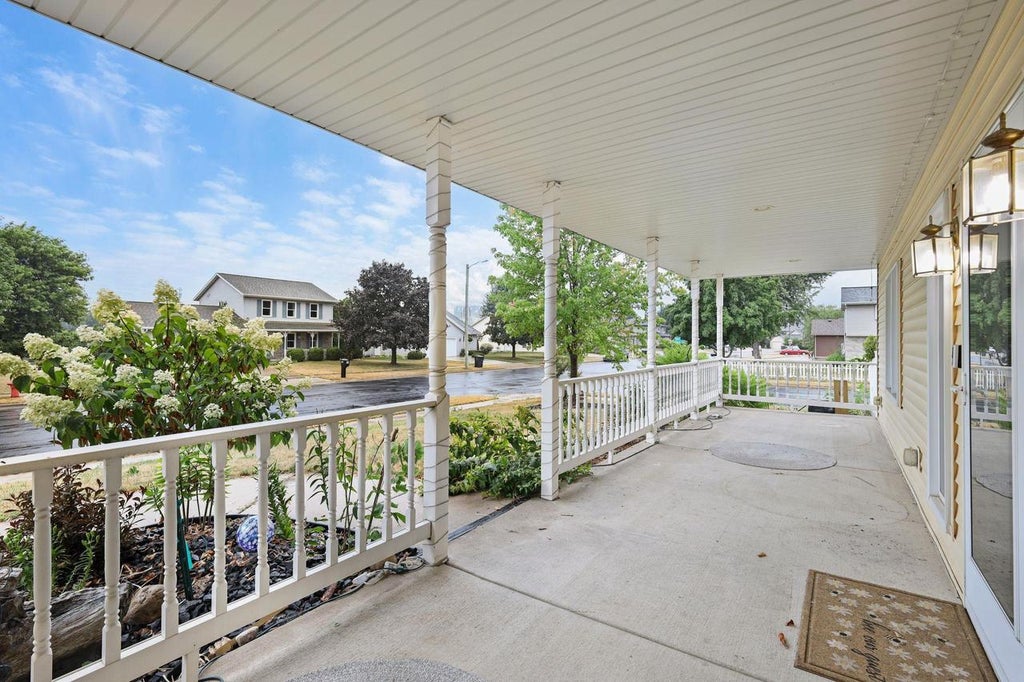 Photo of 700 Paradise DRIVE, Stoughton, WI 53589 (MLS # 2028799)