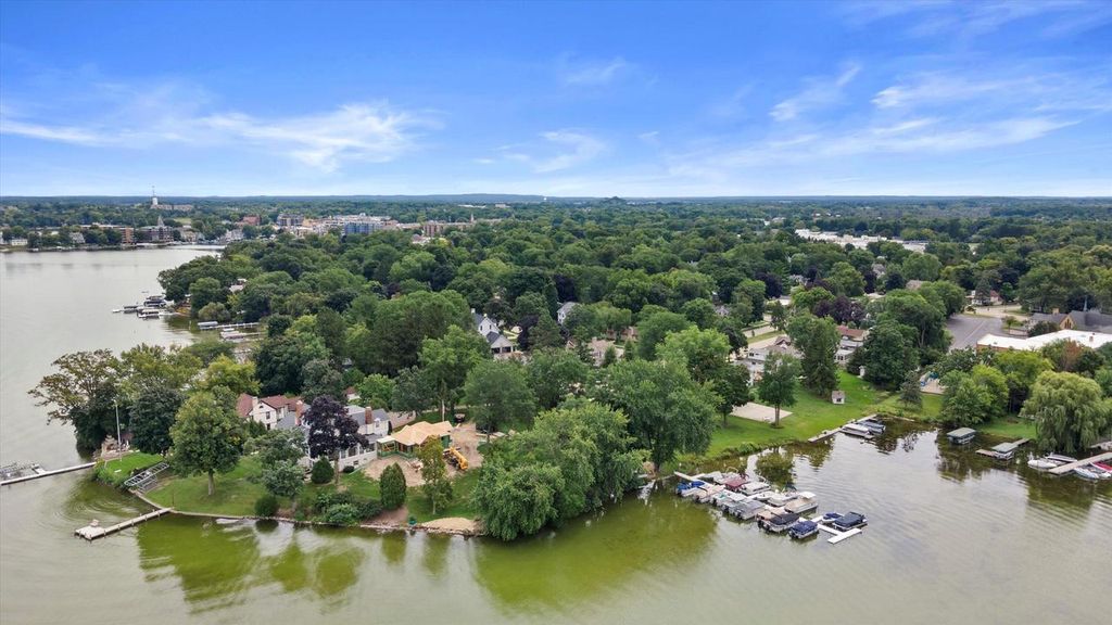 Photo of 208 Maple TERRACE, Oconomowoc, WI 53066 (MLS # 1948862)