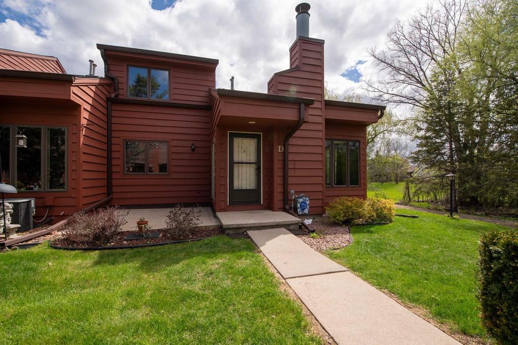Photo of 2240 Meadowbrook COURT #D, Oshkosh, WI 54904 (MLS # 50325051)