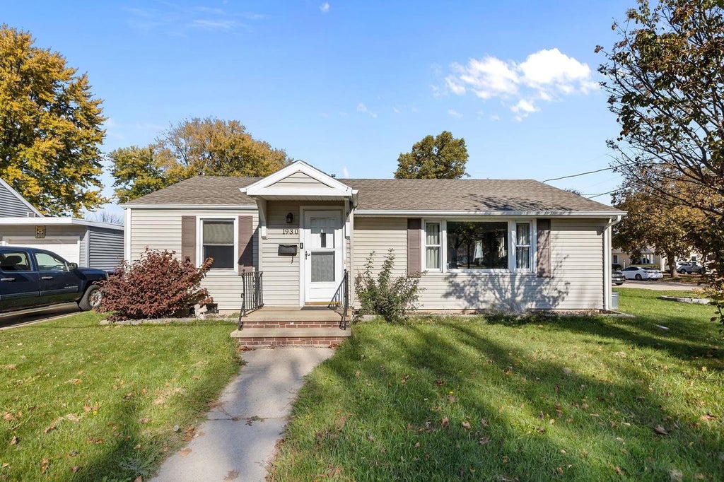 Photo of 1930 E College AVENUE, Appleton, WI 54915 (MLS # 50334785)