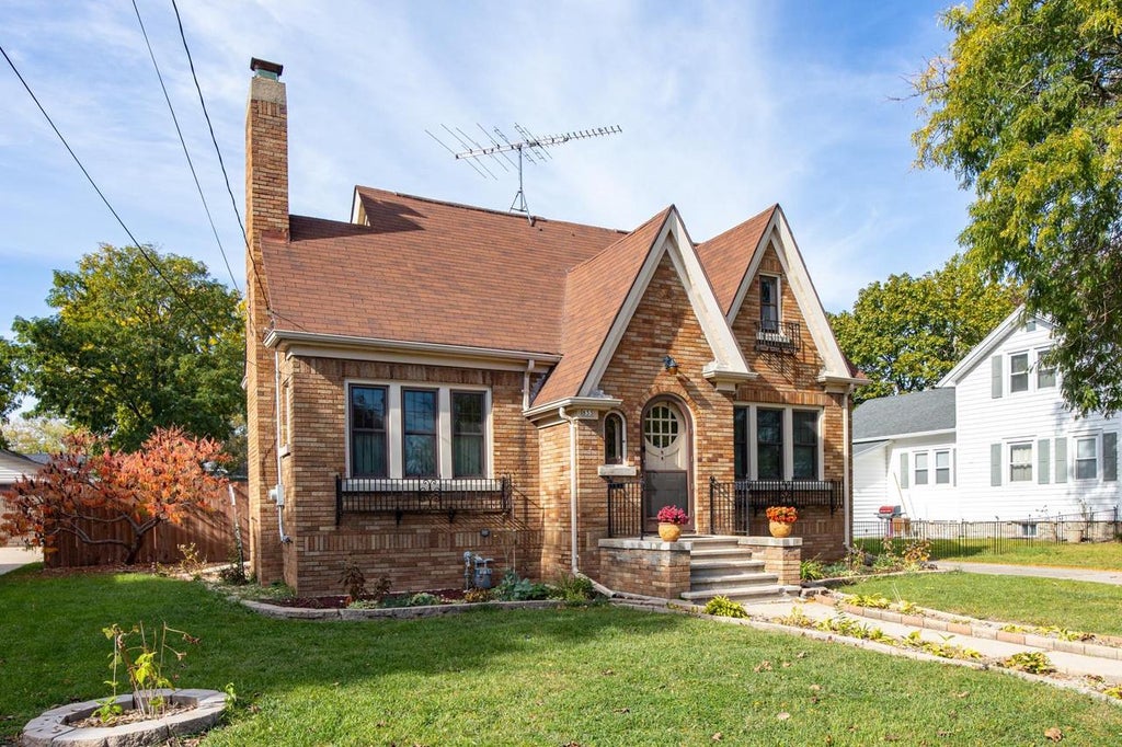 Photo of 833 Eastman STREET, Oshkosh, WI 54901 (MLS # 50334551)