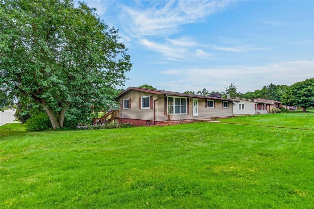 Photo of 501 W North STREET, Dodgeville, WI 53533 (MLS # 2033037)