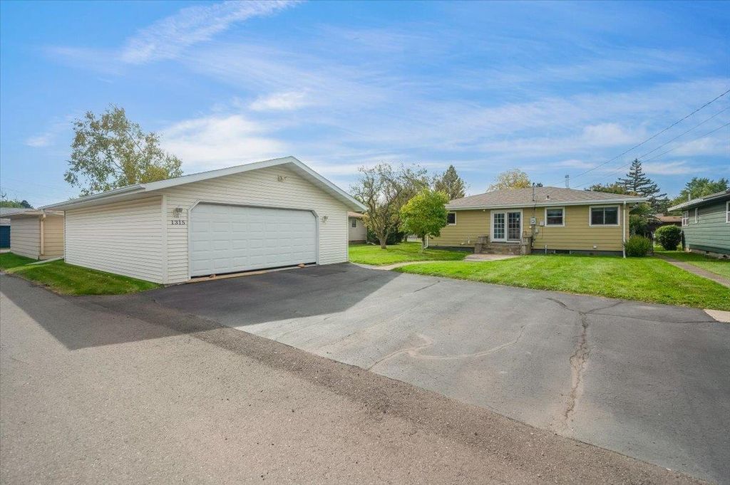 Photo of 1315 E 7th STREET, Superior, WI 54880 (MLS # 6122322)
