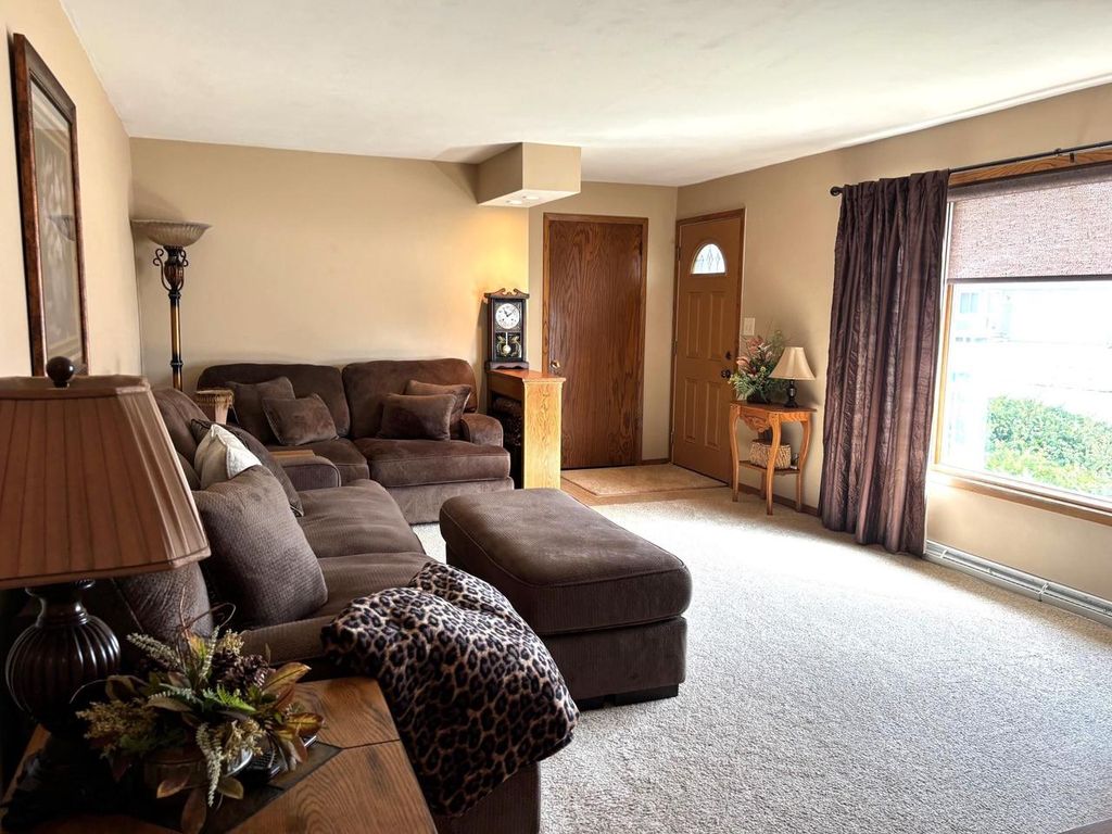 Photo of 1931 N Summit STREET, Appleton, WI 54914 (MLS # 50322278)