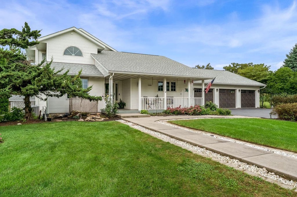 Photo of 10413 N Harold DRIVE, Brooklyn, WI 53536 (MLS # 2032748)