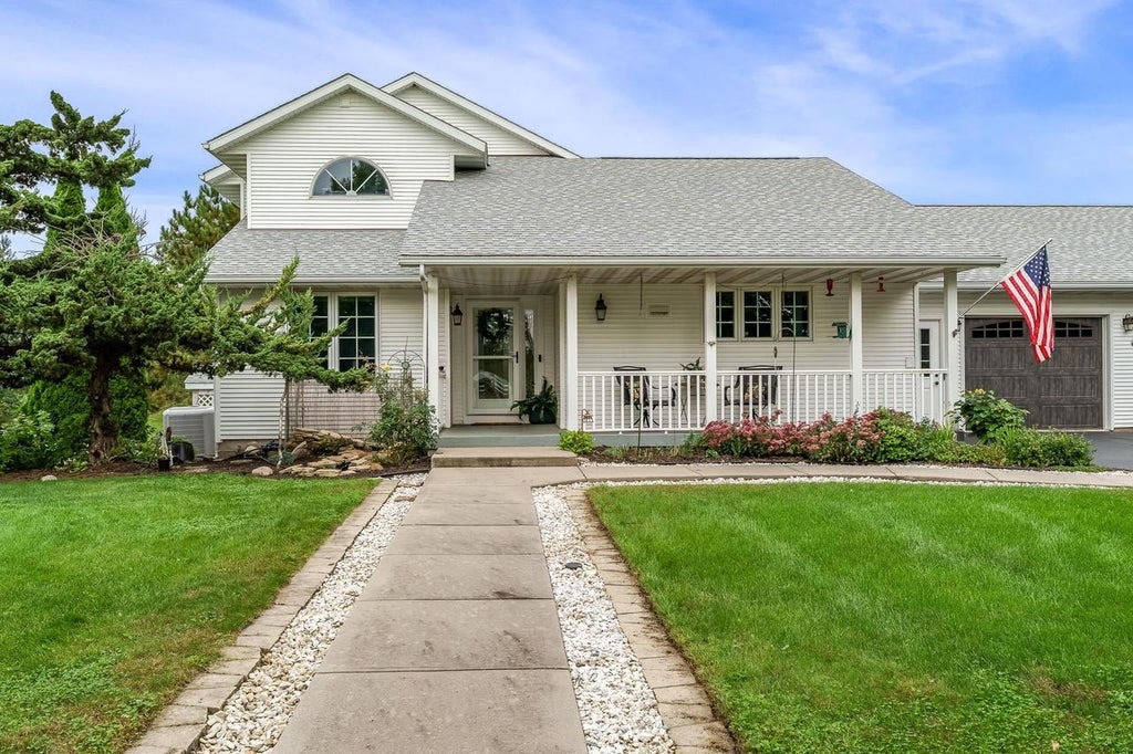 Photo of 10413 N Harold DRIVE, Brooklyn, WI 53536 (MLS # 2032748)