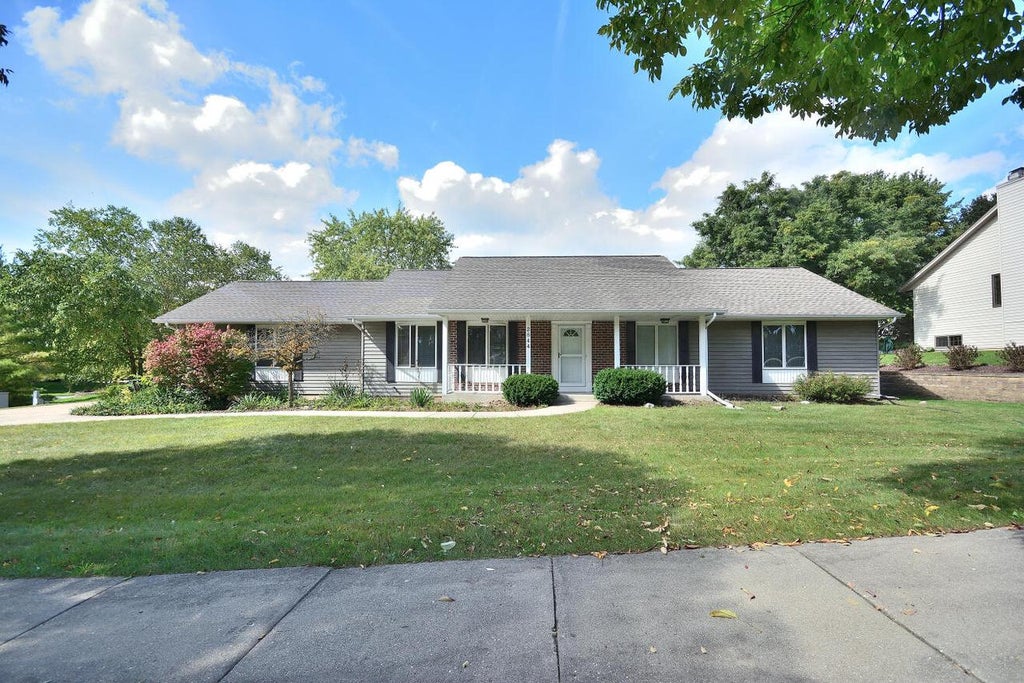 Photo of 2844 Apache PASS, Waukesha, WI 53188 (MLS # 1981999)