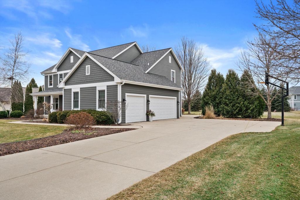 Photo of W285N7383 Bark River ROAD, Hartland, WI 53029 (MLS # 1951092)