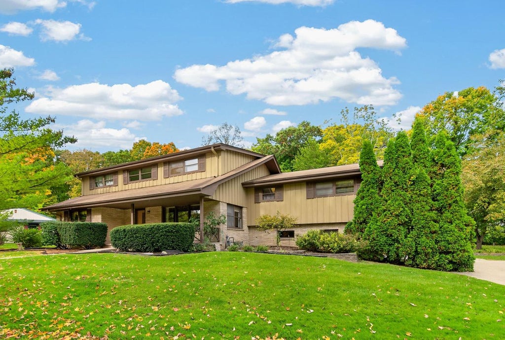 Photo of 14920 W Olivia LANE, New Berlin, WI 53151 (MLS # 1984248)
