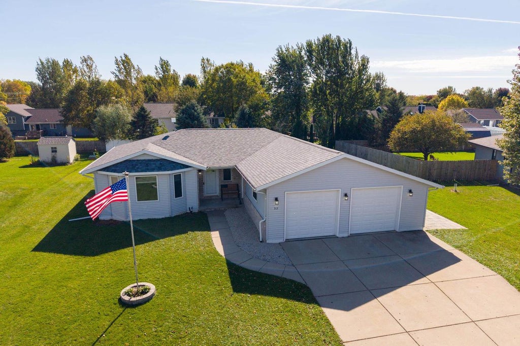Photo of 513 Gold Coast LANE, Evansville, WI 53536 (MLS # 2034700)