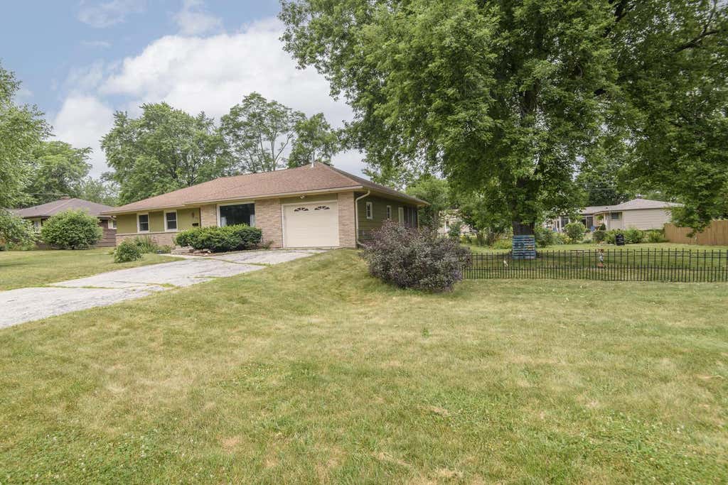 Photo of 933 Parkview LANE, Mukwonago, WI 53149 (MLS # 1972471)