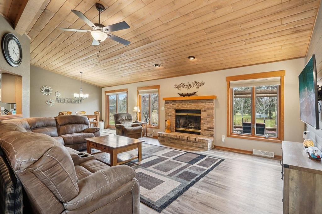 Photo of 14320 W Fieldpointe DRIVE, New Berlin, WI 53151 (MLS # 1946849)