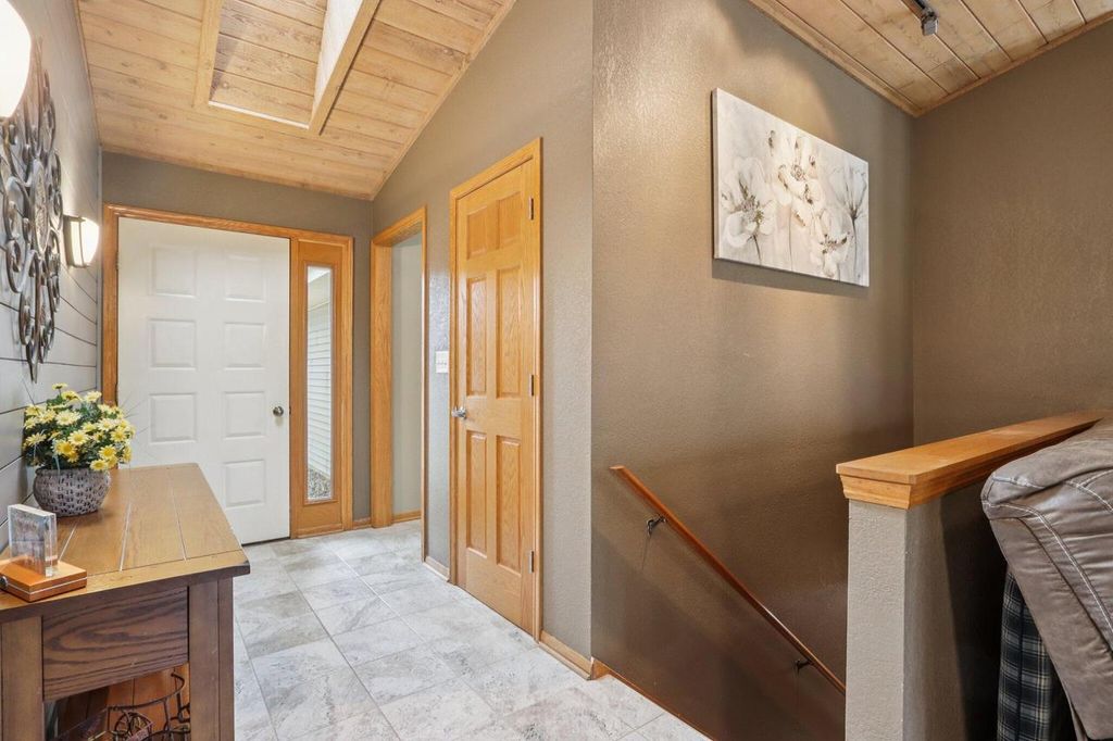 Photo of 14320 W Fieldpointe DRIVE, New Berlin, WI 53151 (MLS # 1946849)