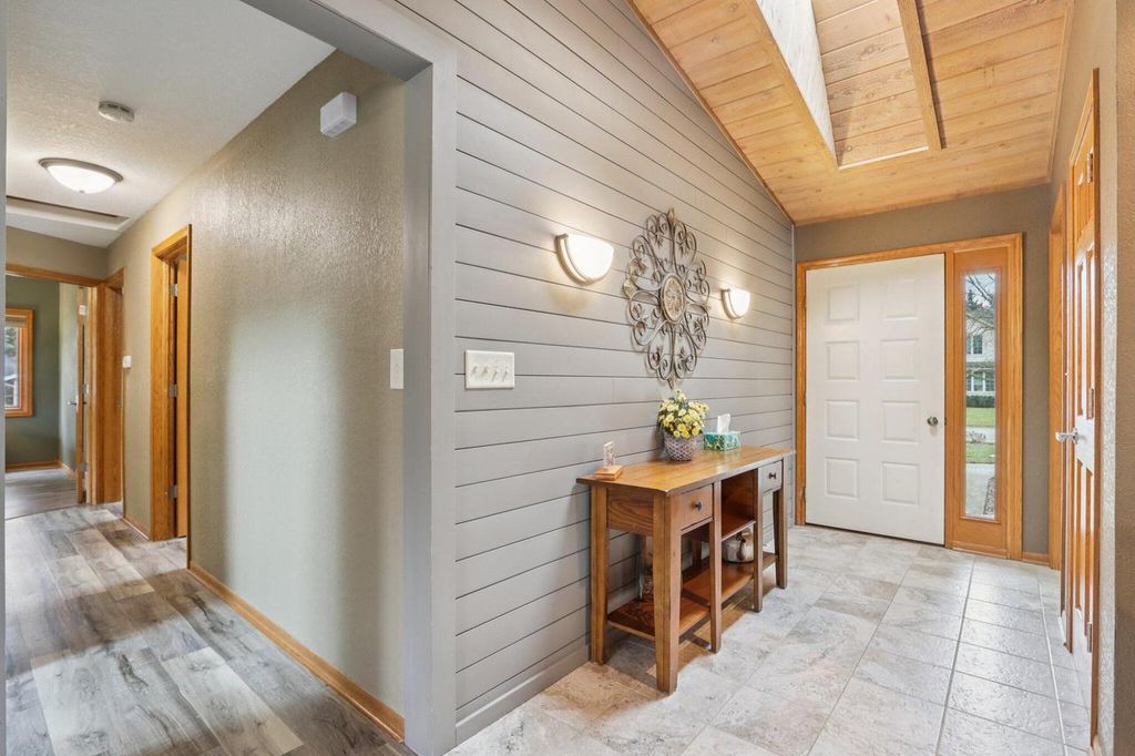 Photo of 14320 W Fieldpointe DRIVE, New Berlin, WI 53151 (MLS # 1946849)