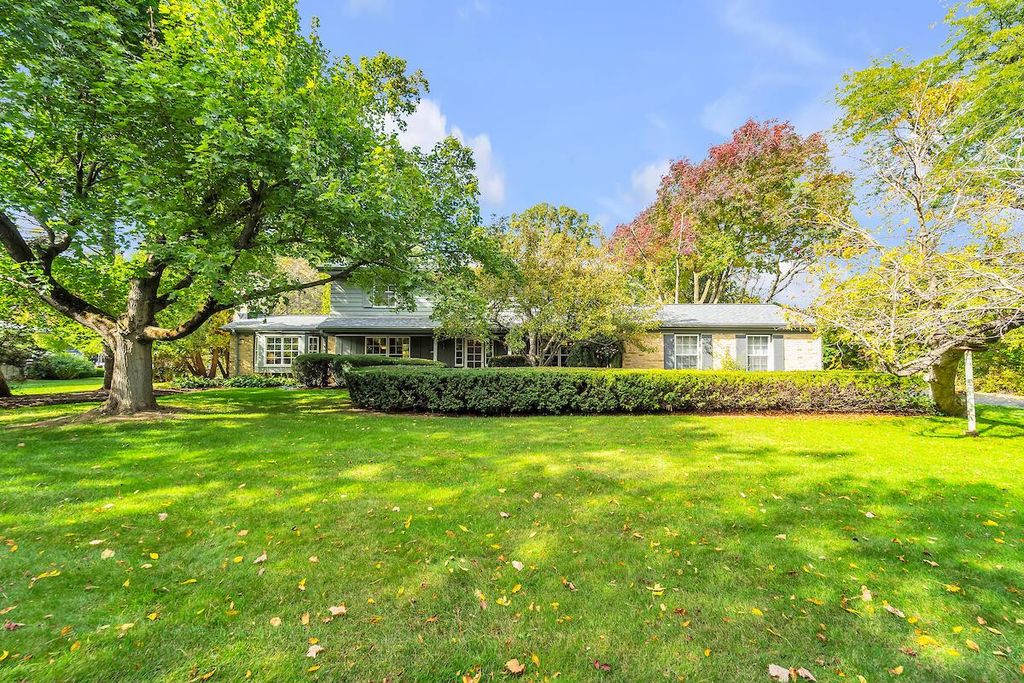 Photo of 9525 N Regent ROAD, Bayside, WI 53217 (MLS # 1939362)
