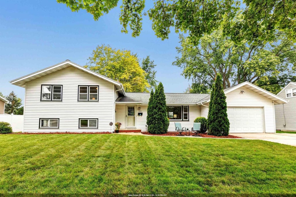 Photo of 1010 Robin STREET, De Pere, WI 54115 (MLS # 50332855)