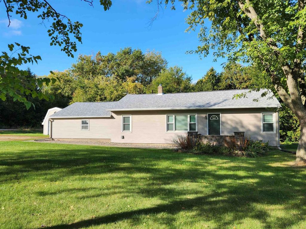 Photo of 7924 40th AVENUE, Kenosha, WI 53142 (MLS # 1944874)