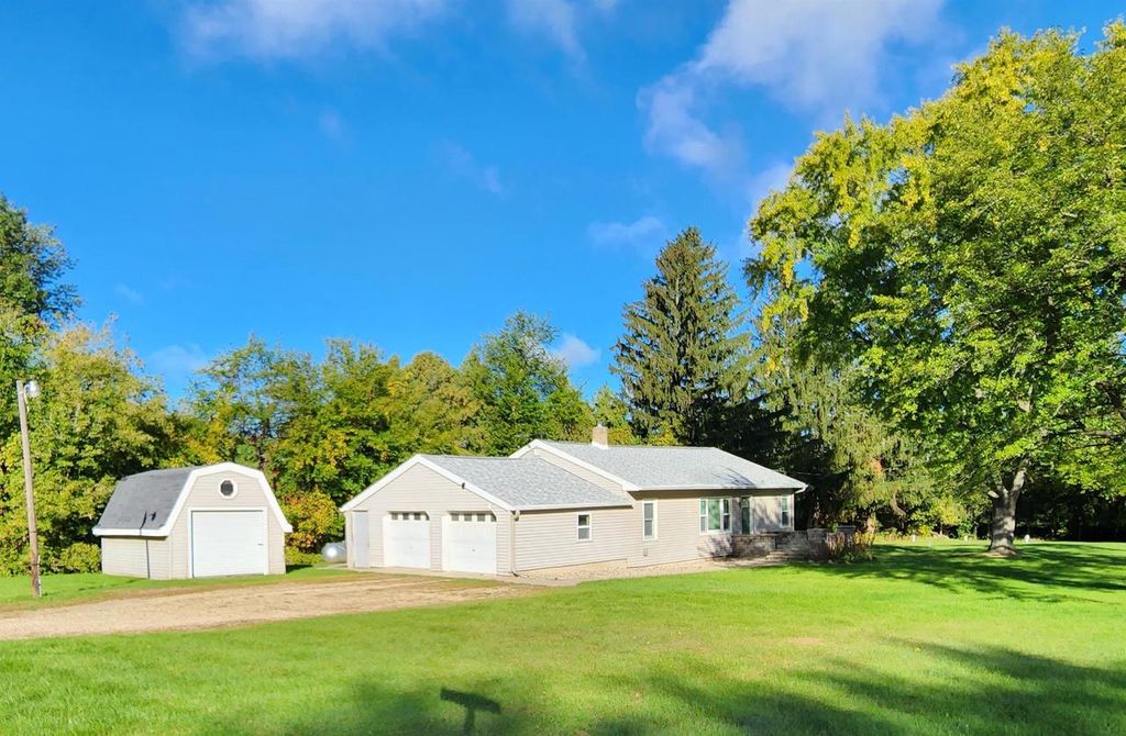Photo of 7924 40th AVENUE, Kenosha, WI 53142 (MLS # 1944874)