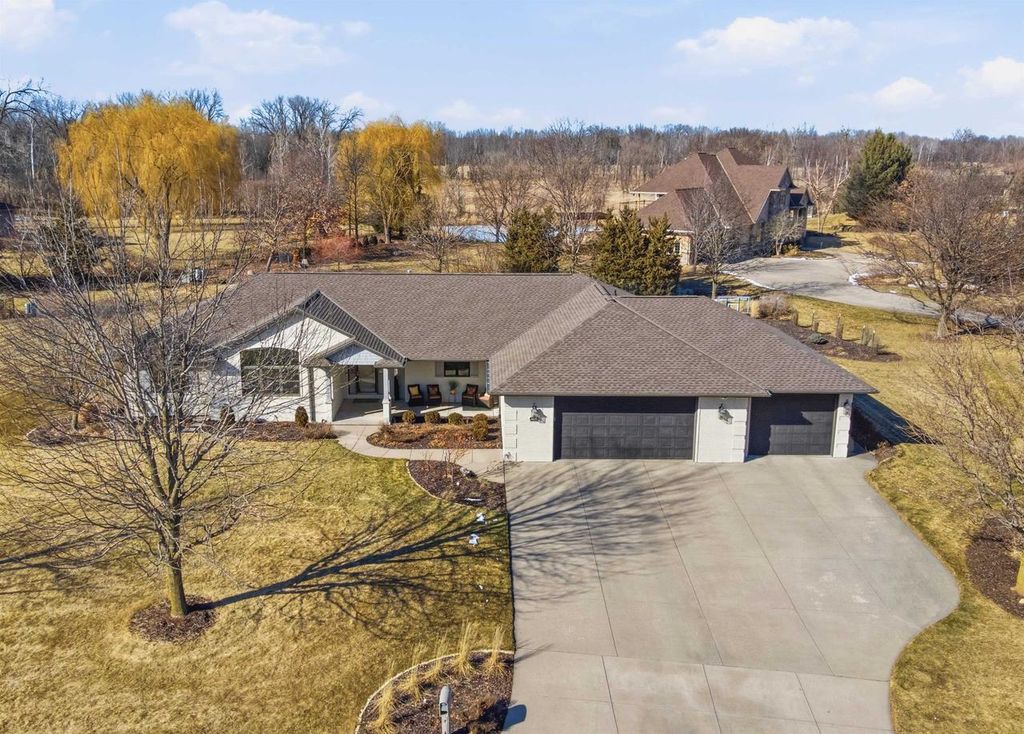 Photo of 3400 W Warner Estates DRIVE, Appleton, WI 54913 (MLS # 50322311)