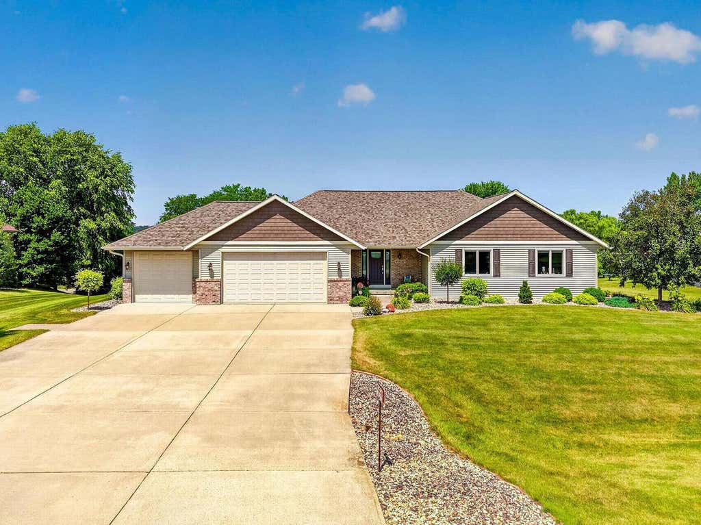 Photo of W14126 Crestview DRIVE, Prairie Du Sac, WI 53578 (MLS # 2028671)