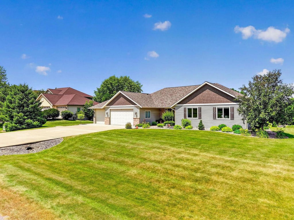 Photo of W14126 Crestview DRIVE, Prairie Du Sac, WI 53578 (MLS # 2028671)