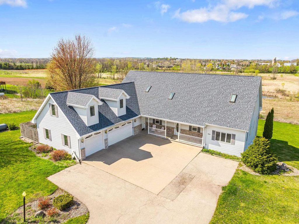 Photo of W8924 Spring ROAD, Hortonville, WI 54944 (MLS # 50317261)