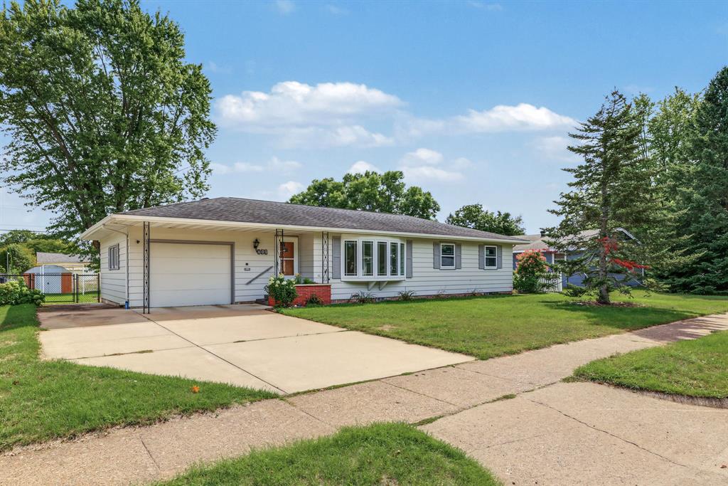 Photo of 609 E Tyler AVENUE, Eau Claire, WI 54701 (MLS # 1605126)