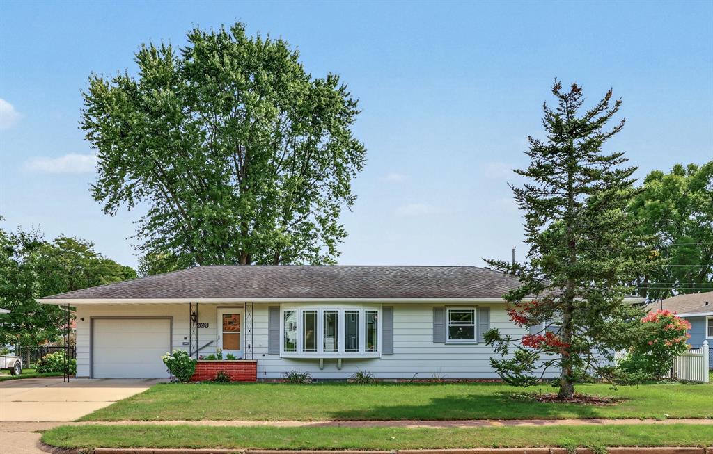 Photo of 609 E Tyler AVENUE, Eau Claire, WI 54701 (MLS # 1605126)
