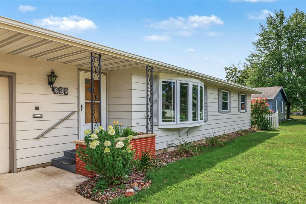Photo of 609 E Tyler AVENUE, Eau Claire, WI 54701 (MLS # 1605126)