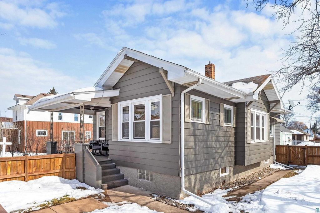 Photo of 2022 Missouri AVENUE, Superior, WI 54880 (MLS # 6124128)