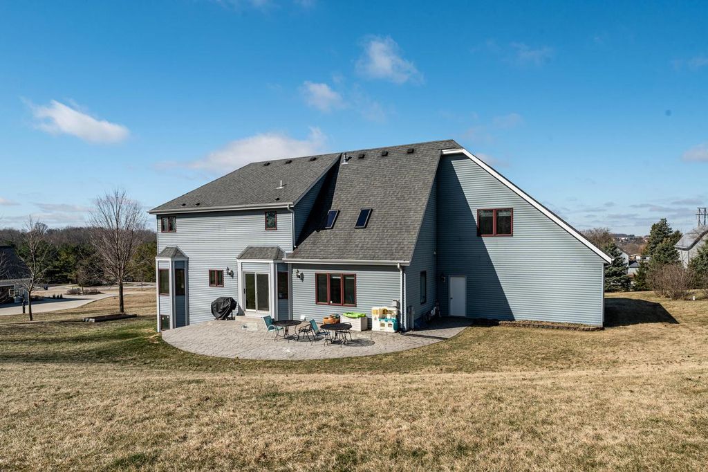 Photo of 5290 Fawn TRAIL, Hartford, WI 53027 (MLS # 1955683)