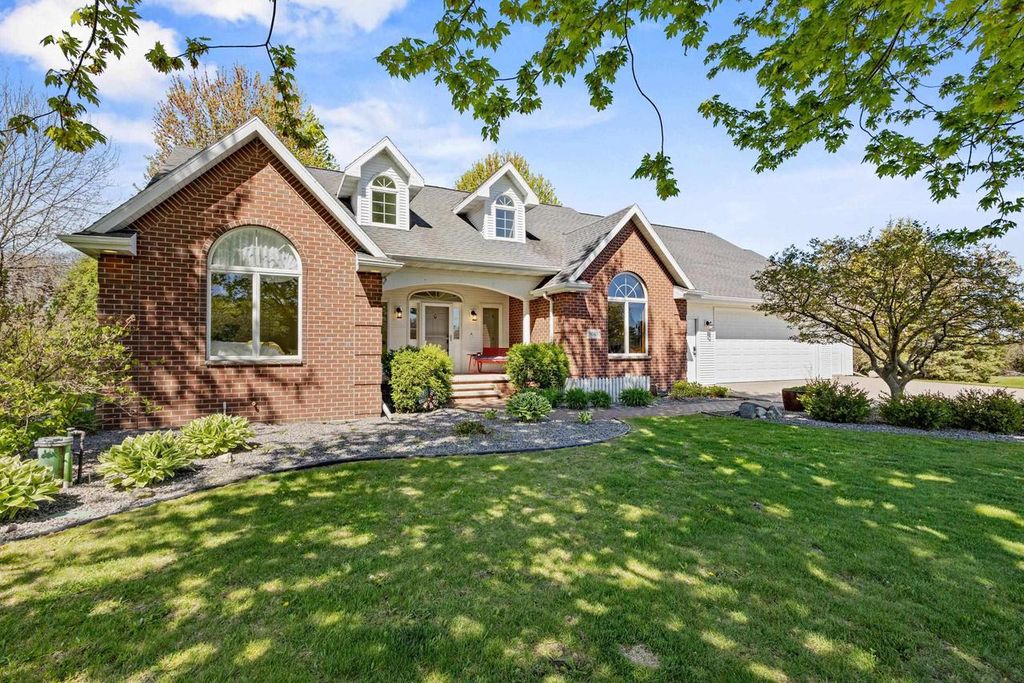 Photo of 8045 Saquaro COURT, Neenah, WI 54956 (MLS # 50325727)