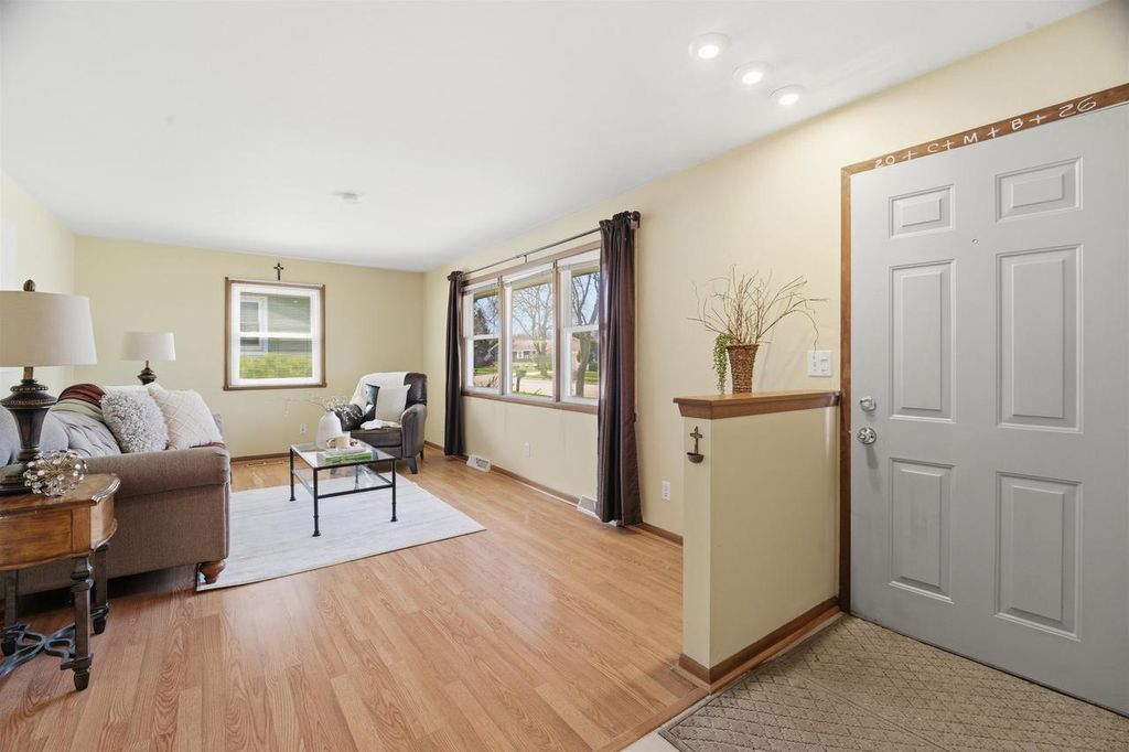 Photo of 612 S Matthias STREET, Appleton, WI 54915 (MLS # 50324023)