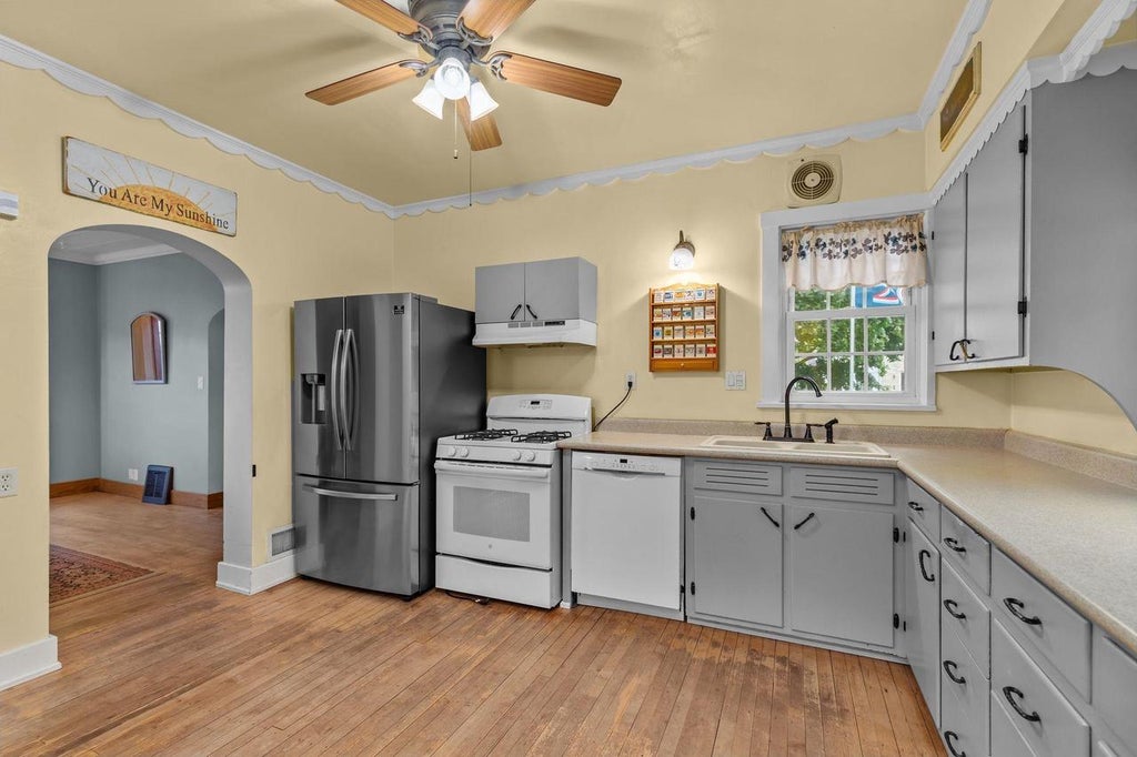 Photo of 909 N 14th STREET, Manitowoc, WI 54220 (MLS # 50332791)