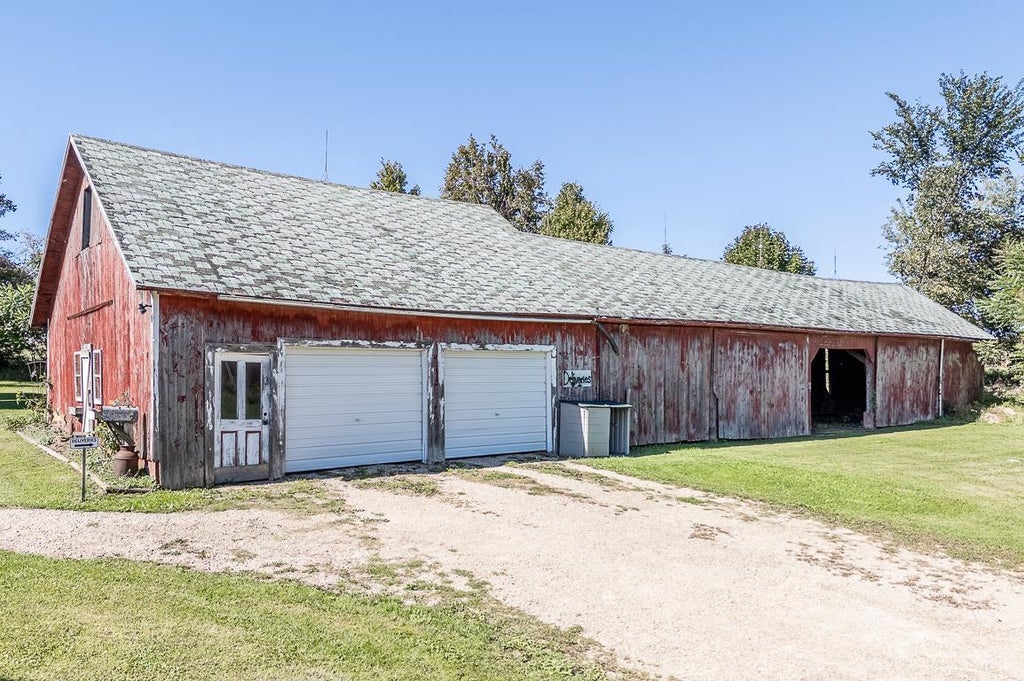 Photo of E6998 Symco ROAD, Bear Creek, WI 54922 (MLS # 50333293)