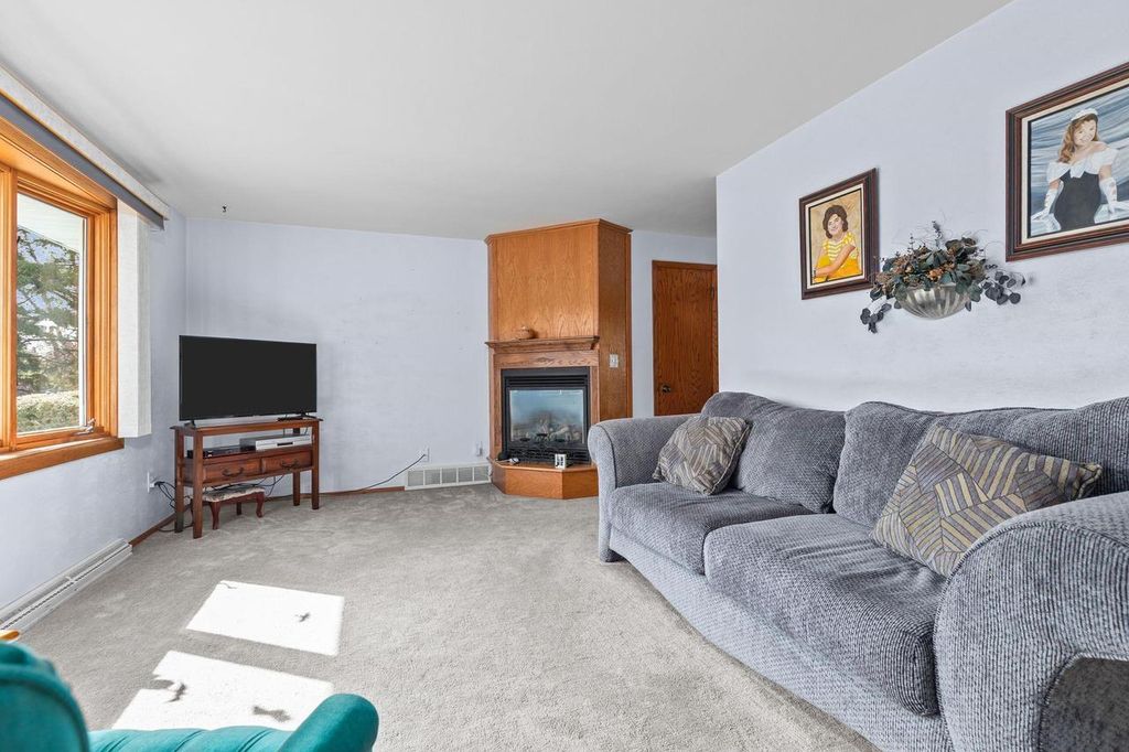 Photo of N461 Mayflower DRIVE, Appleton, WI 54914 (MLS # 50323203)