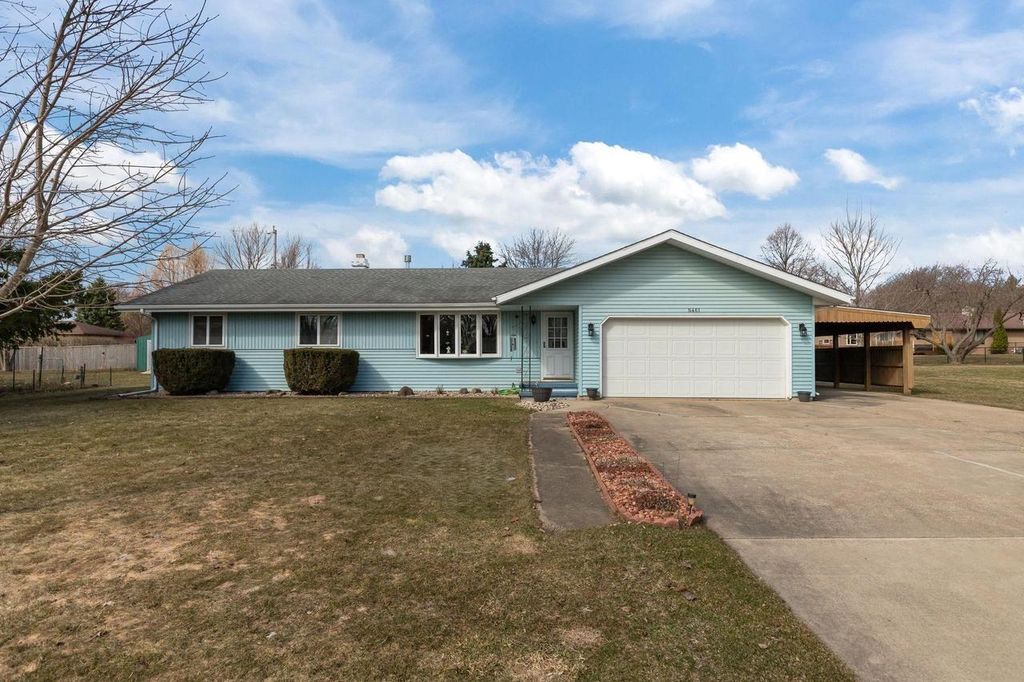 Photo of N461 Mayflower DRIVE, Appleton, WI 54914 (MLS # 50323203)
