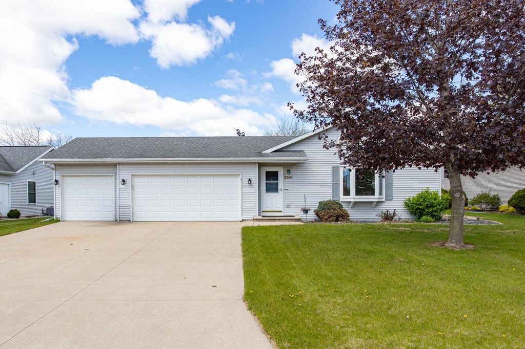Photo of 2140 Deer Prairie DRIVE, Neenah, WI 54956 (MLS # 50325410)
