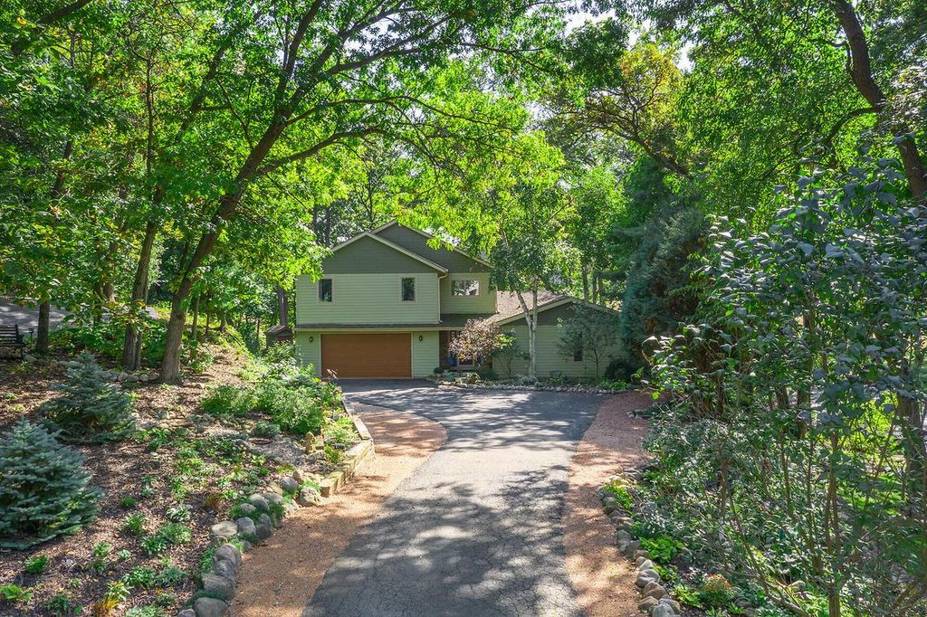 Photo of W5594 Briarwood ROAD, Elkhorn, WI 53121 (MLS # 1937719)