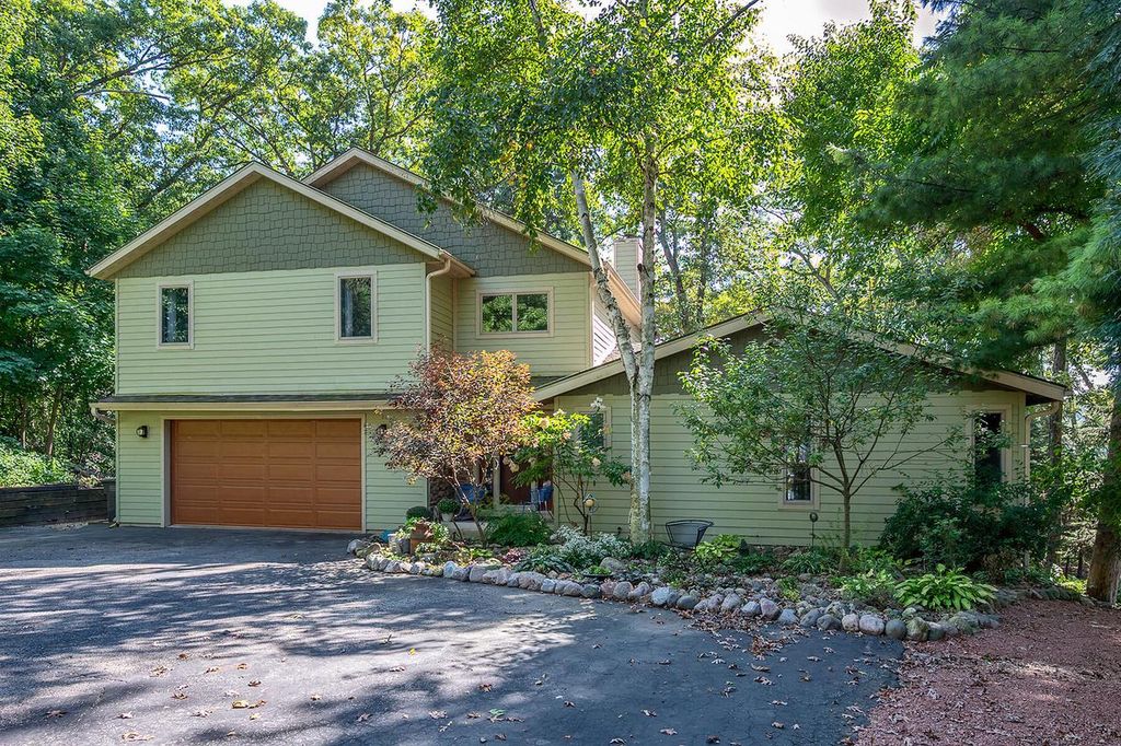 Photo of W5594 Briarwood ROAD, Elkhorn, WI 53121 (MLS # 1937719)